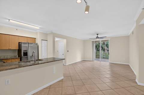 6370 Emerald Dunes Drive #203, West Palm Beach FL - photo 6 of 24