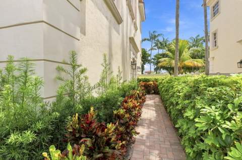 5570 NE Trieste Way, Boca Raton FL - photo 6 of 40