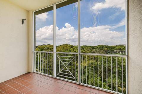 3600 Oaks Clubhouse Drive #505, Pompano Beach FL - photo 24 of 33