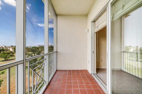 3600 Oaks Clubhouse Drive #505, Pompano Beach FL - photo 23 of 33