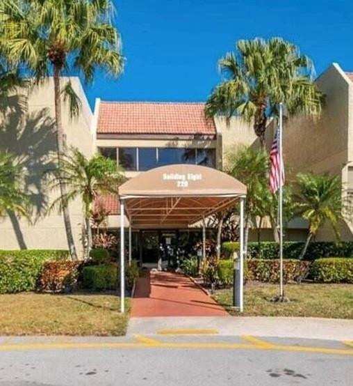 2 bedroom Condominium at 220 Lakeview Drive #103, Building Eight Of Racquet Club, Weston — photo 1