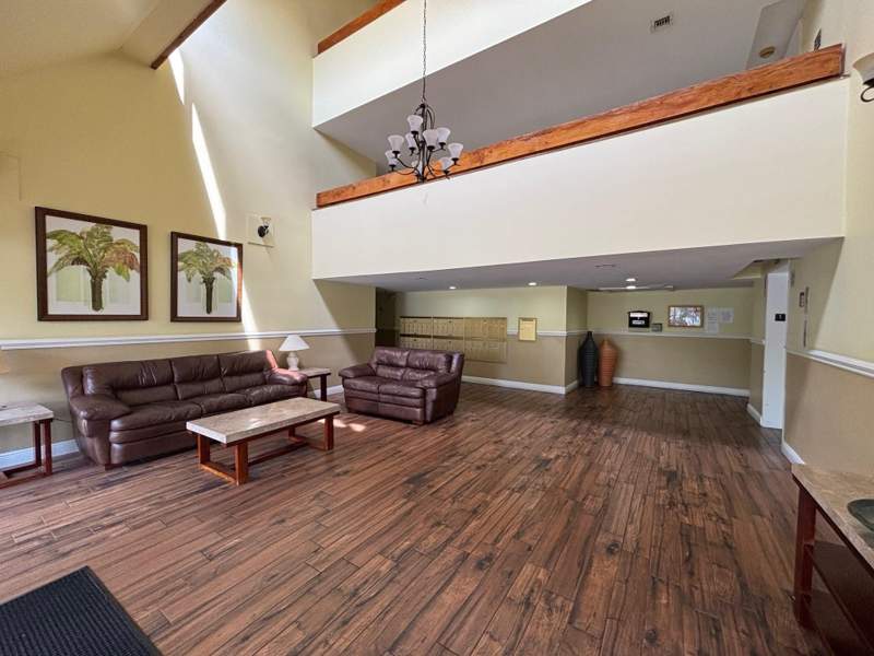 2 bedroom Condominium at 220 Lakeview Drive #103, Building Eight Of Racquet Club, Weston — photo 2