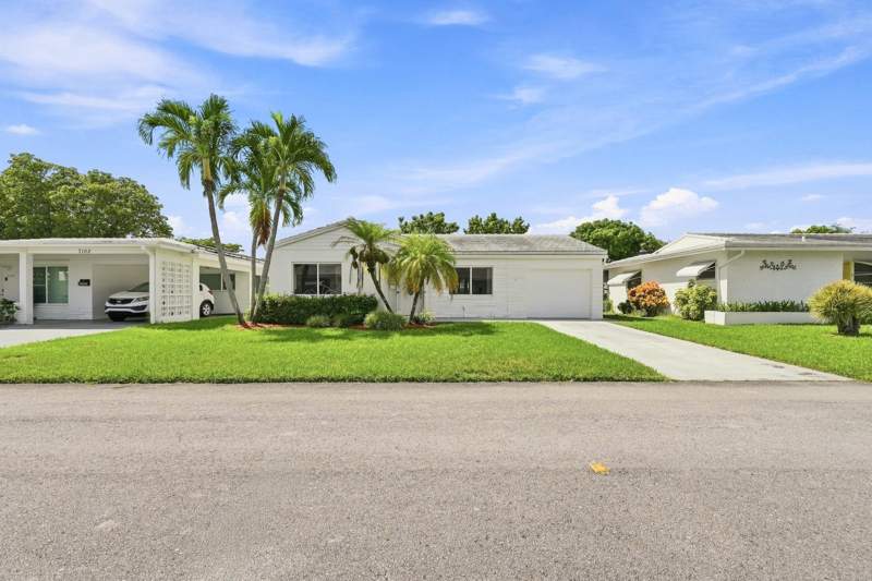 2 bedroom Single Family Residence at 7104 NW 70th Court, Mainlands Of Tamarac Lakes, Tamarac — photo 2