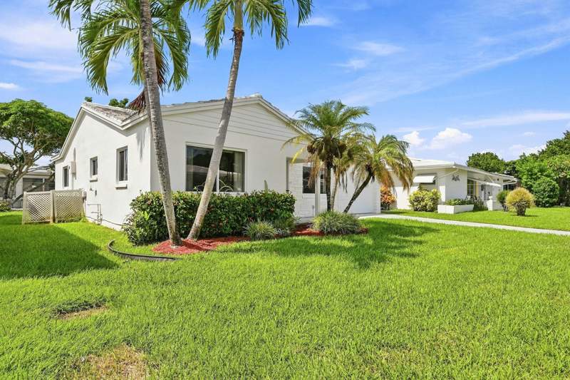 2 bedroom Single Family Residence at 7104 NW 70th Court, Mainlands Of Tamarac Lakes, Tamarac — photo 4