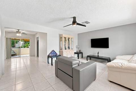 7104 NW 70th Court, Tamarac FL - photo 6 of 41