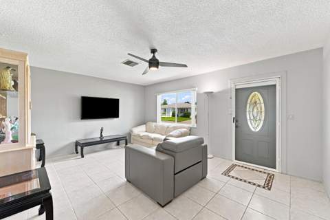 7104 NW 70th Court, Tamarac FL - photo 7 of 41