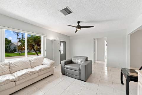 7104 NW 70th Court, Tamarac FL - photo 8 of 41