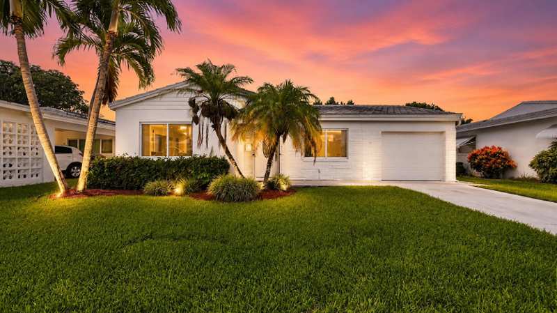 2 bedroom Single Family Residence at 7104 NW 70th Court, Mainlands Of Tamarac Lakes, Tamarac — photo 1