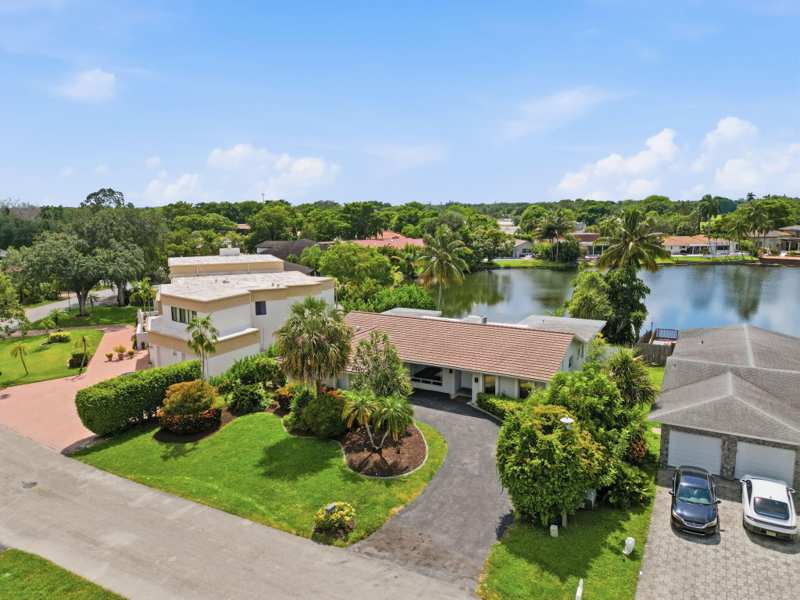 4 bedroom Single Family Residence at 613 Sea Turtle Way, Jacaranda Country Club West, Plantation — photo 1