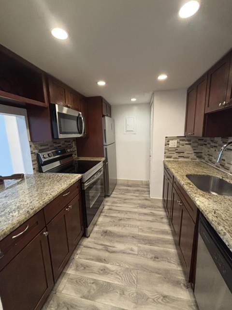 220 Lakeview Drive #103, Weston FL - photo 12 of 26