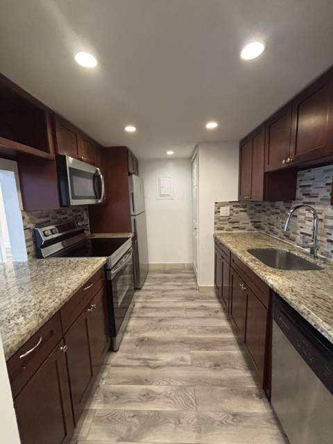 220 Lakeview Drive #103, Weston FL - photo 8 of 26