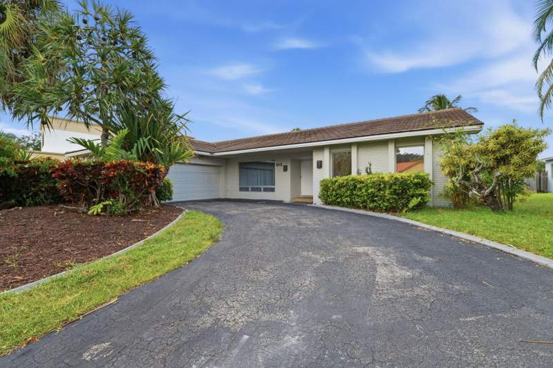 4 bedroom Single Family Residence at 613 Sea Turtle Way, Jacaranda Country Club West, Plantation — photo 3