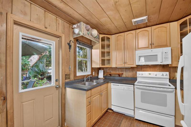 3 bedroom Single Family Residence at 745 Talladega Street, SEMINOLE HEIGHTS, West Palm Beach — photo 5