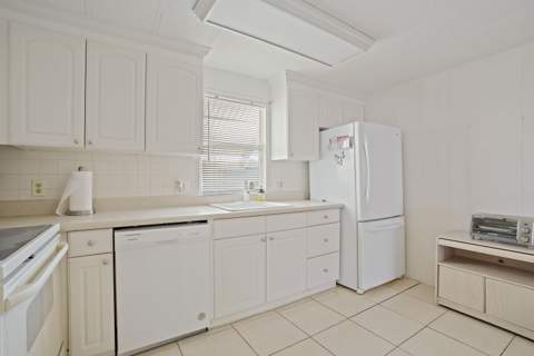 6948 SE Delegate Street, Hobe Sound FL - photo 7 of 36