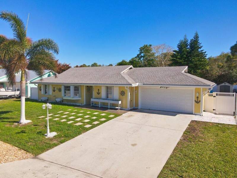4 bedroom Single Family Residence at 888 NE Maranta Terrado, Jensen Park Estates, Jensen Beach — photo 2