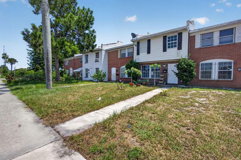2 bedroom Townhouse at 1028 36th Street, Westfield At Wpb, West Palm Beach — photo 3