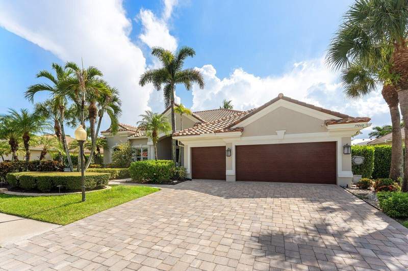 5 bedroom Single Family Residence at 19060 SE Kokomo Lane, Jupiter River Estates-The Moorings, Jupiter — photo 2