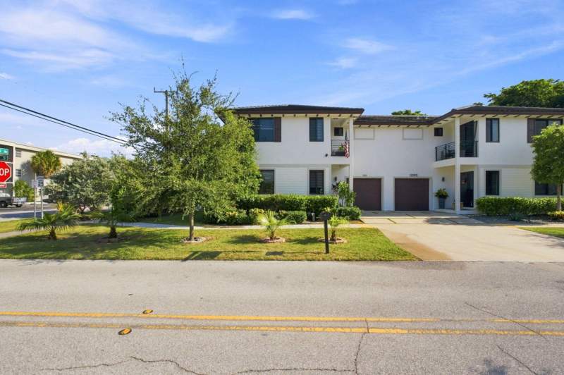 3 bedroom Townhouse at 1090 SE 3rd Street #1090, Ocean Drive Estates, Pompano Beach — photo 3