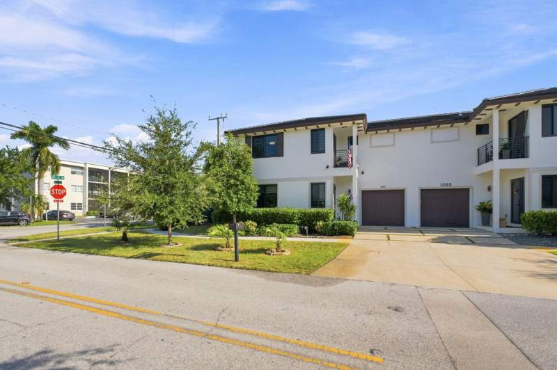 3 bedroom Townhouse at 1090 SE 3rd Street #1090, Ocean Drive Estates, Pompano Beach — photo 4