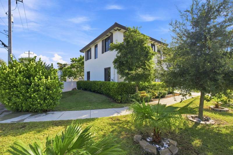 3 bedroom Townhouse at 1090 SE 3rd Street #1090, Ocean Drive Estates, Pompano Beach — photo 5