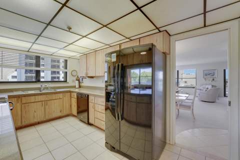 372 Golfview Road #403, North Palm Beach FL - photo 22 of 42