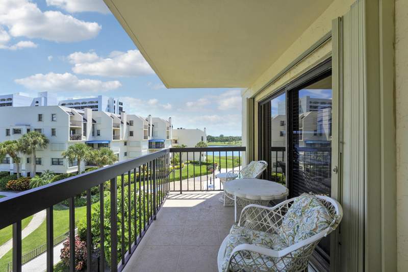 2 bedroom Condominium at 372 Golfview Road #403, Everglades Of North Palm Beach, North Palm Beach — photo 3