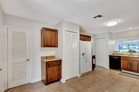 523 Prestwick Circle, Palm Beach Gardens FL - photo 13 of 61