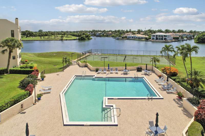 2 bedroom Condominium at 372 Golfview Road #403, Everglades Of North Palm Beach, North Palm Beach — photo 4