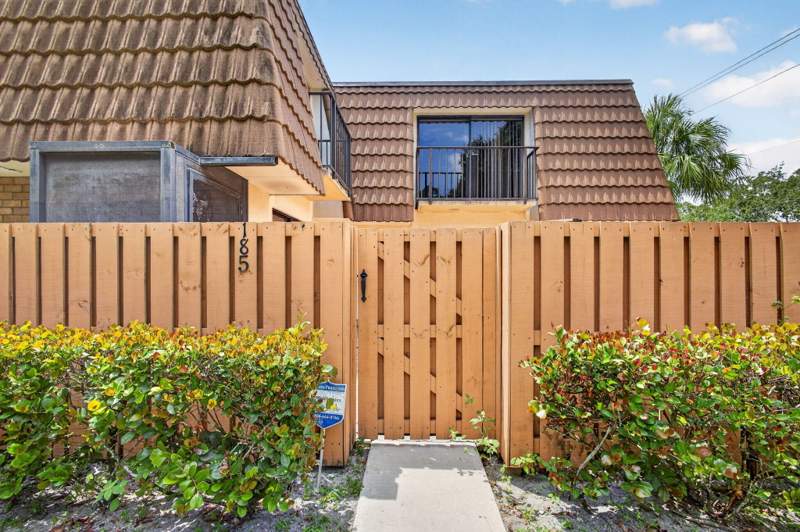 2 bedroom Townhouse at 185 Charter Way, VILLAGE OF SANDALWOOD LAKES NORTH, West Palm Beach — photo 4