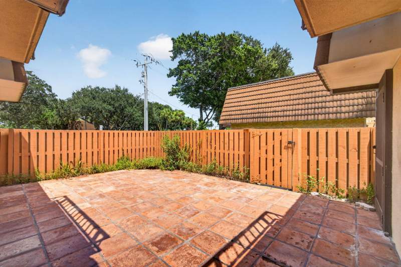 2 bedroom Townhouse at 185 Charter Way, VILLAGE OF SANDALWOOD LAKES NORTH, West Palm Beach — photo 5