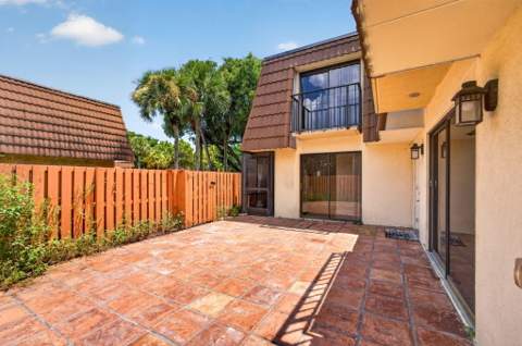 185 Charter Way, West Palm Beach FL - photo 6 of 38