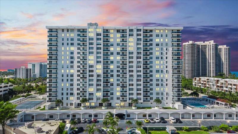 2 bedroom Condominium at 3015 N Ocean Boulevard #18L, Berkley South Condo, Fort Lauderdale — photo 3