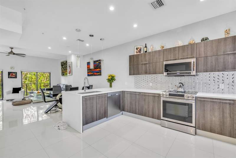 3 bedroom Townhouse at 462 SE 1st Circle, Koi Plat, Pompano Beach — photo 2