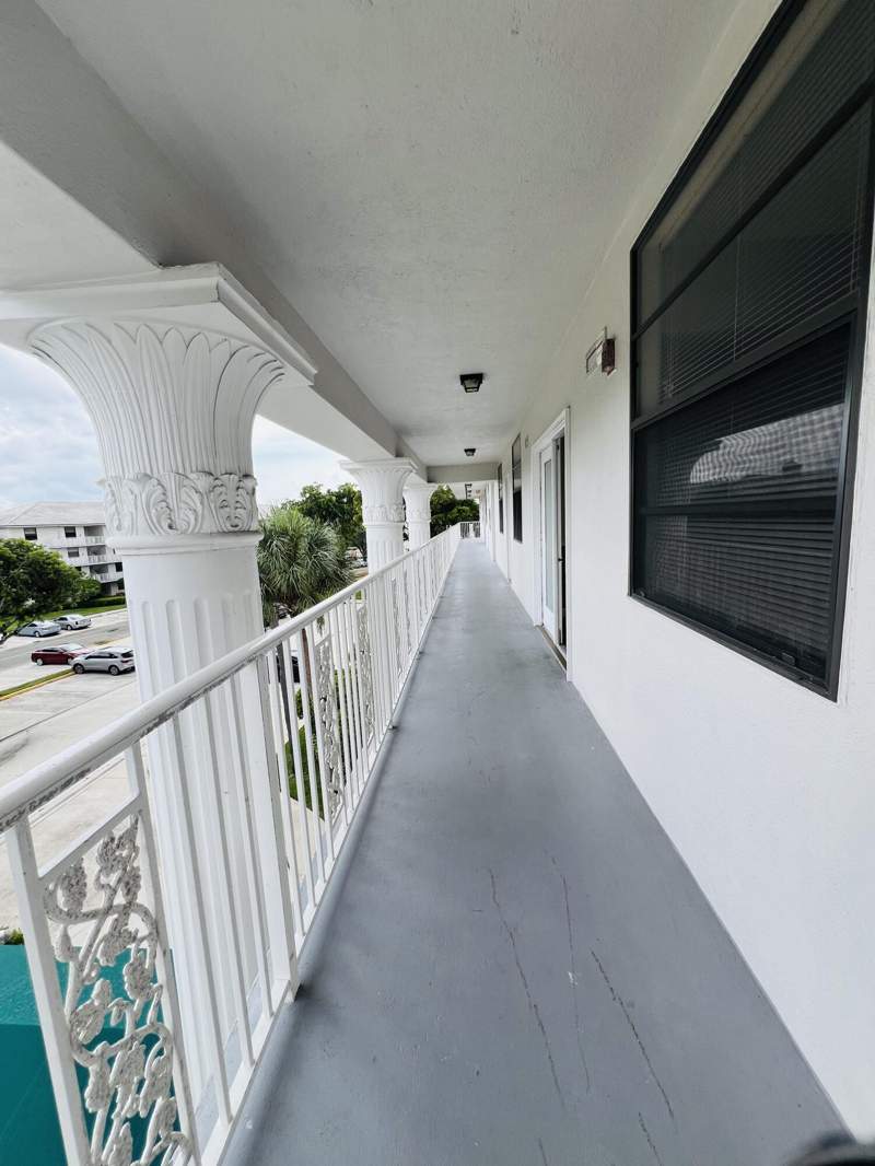 2 bedroom Condominium at 3635 Whitehall Drive #404, Whitehall Condo Of The Lands Of The President, West Palm Beach — photo 4