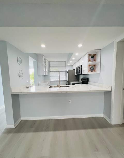 3635 Whitehall Drive #404, West Palm Beach FL - photo 10 of 38