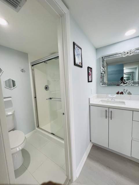 3635 Whitehall Drive #404, West Palm Beach FL - photo 21 of 38