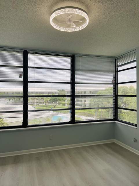 3635 Whitehall Drive #404, West Palm Beach FL - photo 15 of 38