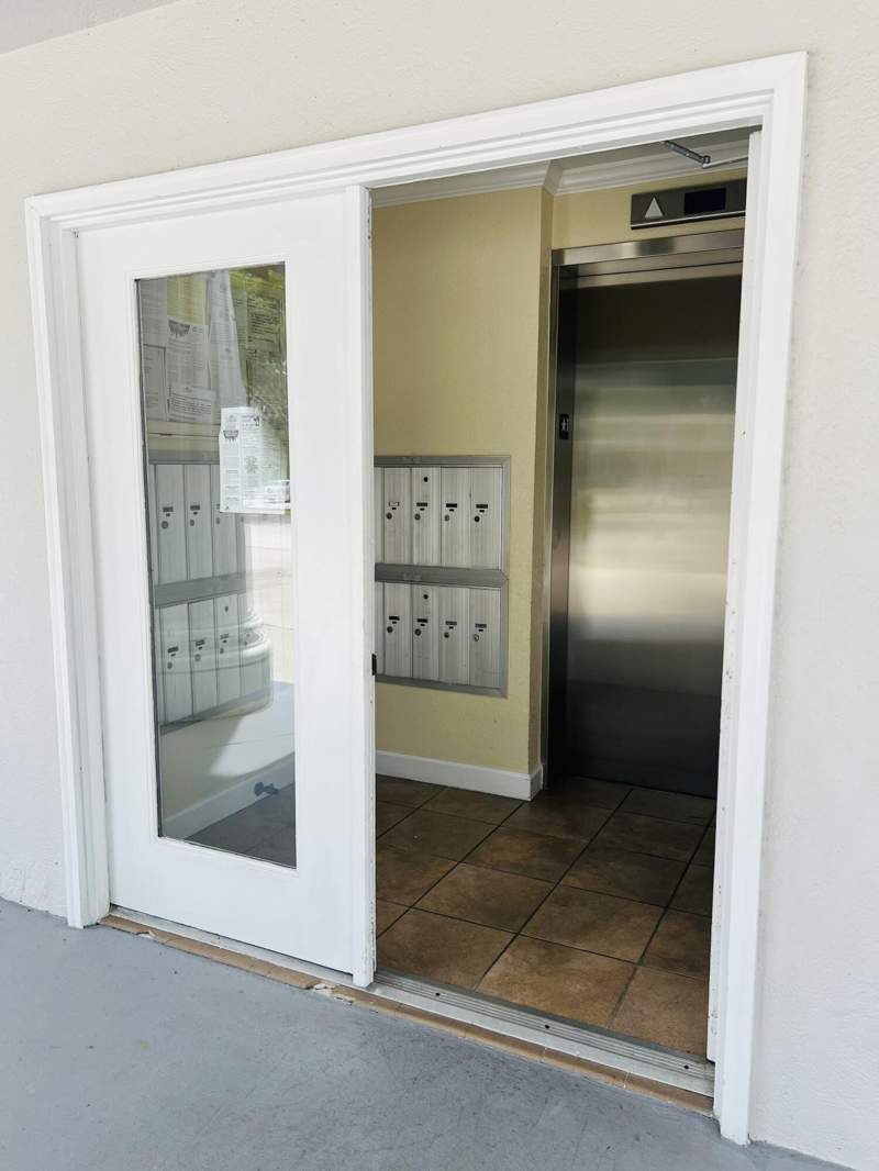 2 bedroom Condominium at 3635 Whitehall Drive #404, Whitehall Condo Of The Lands Of The President, West Palm Beach — photo 2
