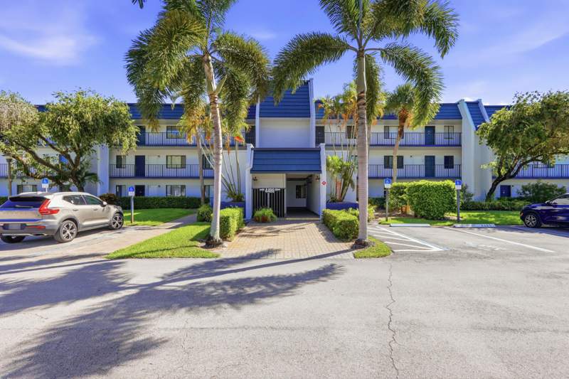 2 bedroom Condominium at 4489 Luxemburg Court #202, Fountains Of Palm Beach Condo 3, Lake Worth — photo 4
