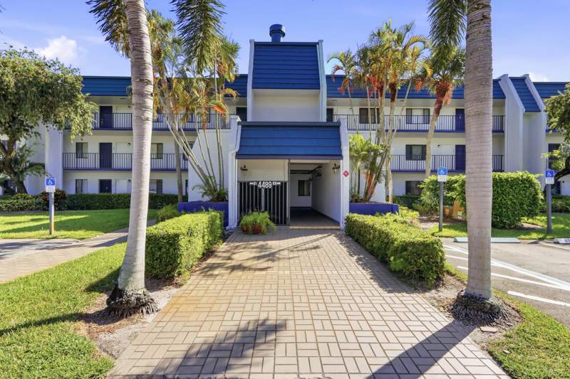 2 bedroom Condominium at 4489 Luxemburg Court #202, Fountains Of Palm Beach Condo 3, Lake Worth — photo 5