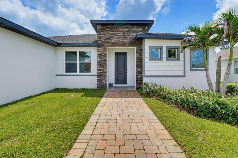 3 bedroom Single Family Residence at 2384 SW Salmon Road, Port St Lucie Section 35, Port St. Lucie — photo 3
