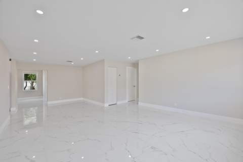 215 Evergreen Drive, West Palm Beach FL - photo 6 of 39