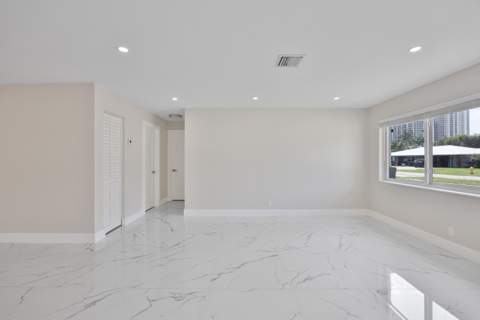 215 Evergreen Drive, West Palm Beach FL - photo 7 of 39