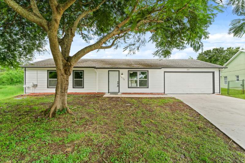 4 bedroom Single Family Residence at 1575 SW Fresno Road, Port St Lucie Section 14, Port St. Lucie — photo 2