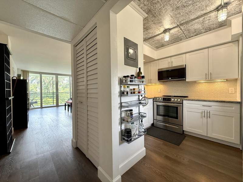 2 bedroom Condominium at 102 Royal Pk Drive #4C, Royal Park Condo, Oakland Park — photo 4