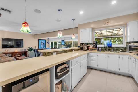 4221 NE 16th Avenue, Oakland Park FL - photo 23 of 47