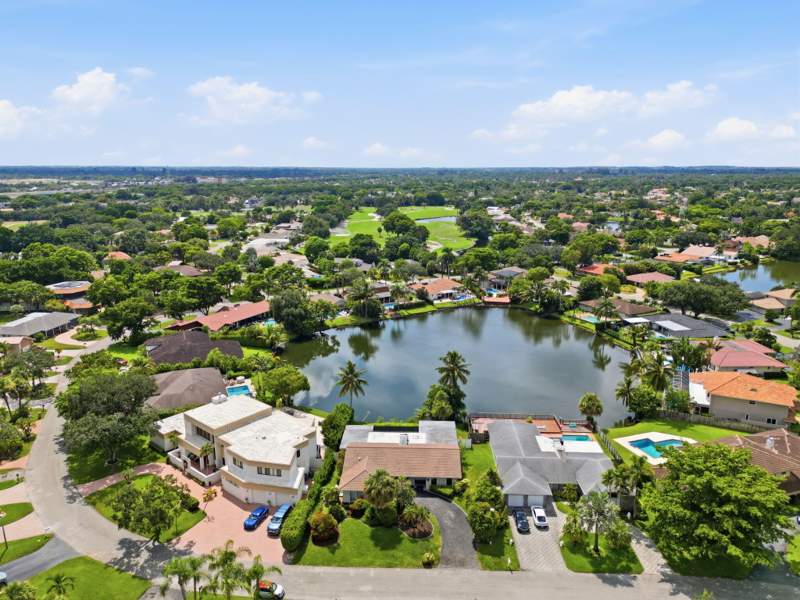 4 bedroom Single Family Residence at 613 Sea Turtle Way, Jacaranda Country Club West, Plantation — photo 2