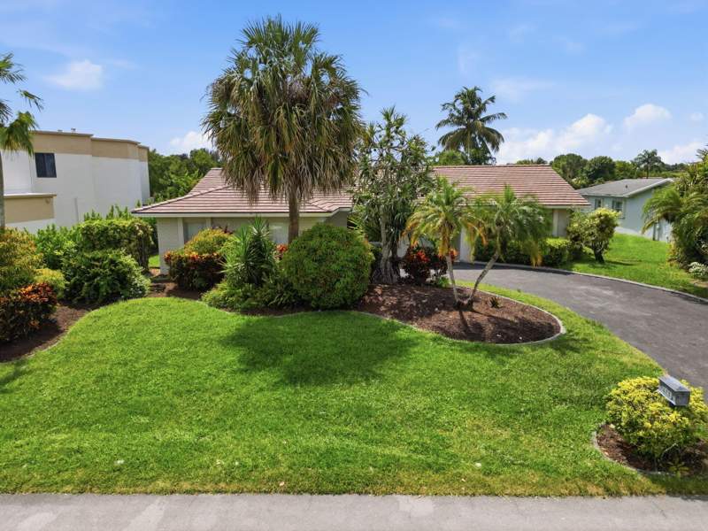 4 bedroom Single Family Residence at 613 Sea Turtle Way, Jacaranda Country Club West, Plantation — photo 4