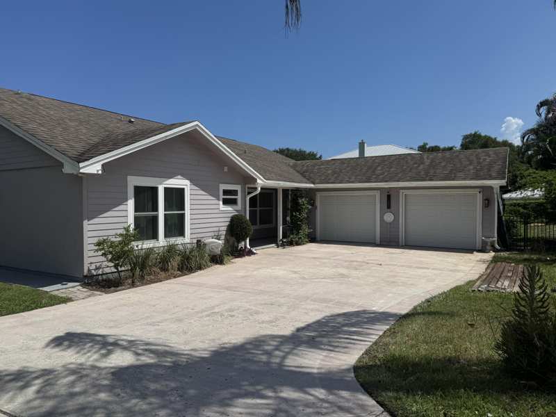3 bedroom Single Family Residence at 13605 S Indian River Drive, Resubdivision Of 9/10-37-41, Jensen Beach — photo 1