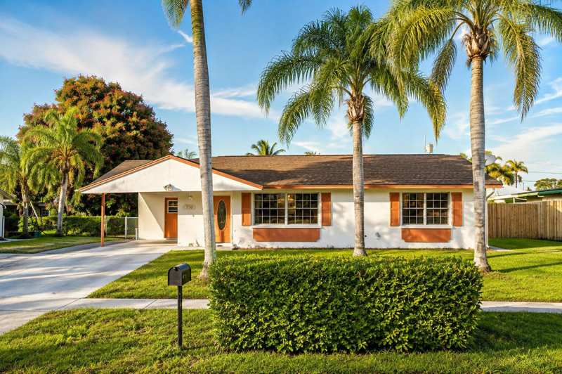 2 bedroom Single Family Residence at 330 W 22nd Court, Park Manor 1, Riviera Beach — photo 1